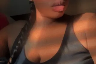 👋🏽HEY DADDY COME GRIP YOUR HANDS AROUDN THIS 💖PHAT ASS💖 👅 Come Slide Your Way Into This 👅💦WET, TIGHT, JUICY PUSSY👅🍑 OUTCALLS /CARDATES ONLY💋 - Image 1